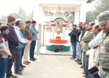 गांधी जी की पुण्य तिथि को शहीद दिवस के रुप में मनाया,बापू के आदर्श पर चलकर ही समाज का कल्याण संभव:एसडीओ