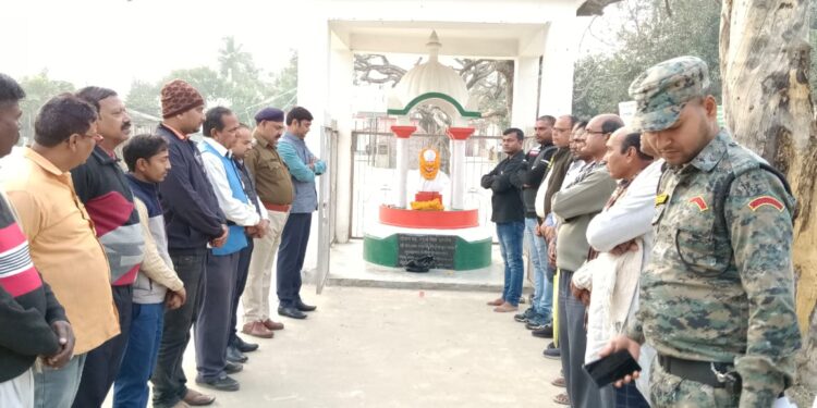 गांधी जी की पुण्य तिथि को शहीद दिवस के रुप में मनाया,बापू के आदर्श पर चलकर ही समाज का कल्याण संभव:एसडीओ