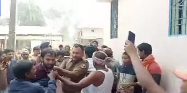 गर्ल्स स्कूल में दिनदहाड़े घुसकर अपराधियों ने की गोलीबारी,बाल-बाल बची शिक्षक की जान,भाग रहे अपराधियों में से दो को पकड़कर ग्रामीणों ने किया पुलिस के हवाले