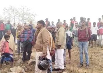 नववर्ष के मौके पर मां कात्यायनी स्थान पहुंचकर पूजा-अर्चना करने की तमन्ना तीन दोस्तों की नहीं हो सकी पूरी,दो दोस्तों की ट्रेन की चपेट में आने से हो गई दर्दनाक मौत,एक ने रेल पुल से कूद कर किसी तरह बचाई अपनी जान