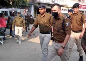 हथियारों का जखीरा बरामद कर एके-47 की तलाश में जुटी हाजीपुर पुलिस,कई बदमाशों को गिरफ्त में ले पुलिस चला रही छापेमारी अभियान, हड़कंप