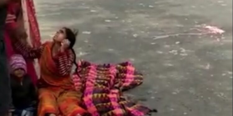 एनएच-31पार करने के क्रम में अनियंत्रित ट्रक ने दो को रौंदा,किशोरी की दर्दनाक मौत,एक जख्मी