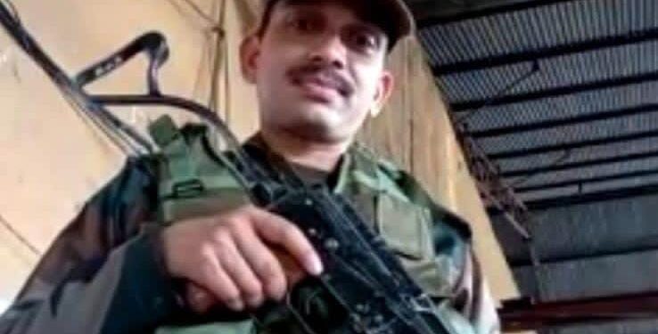 …और सेना के अस्पताल में मंगलवार को भारतीय सेना के जवान अंकेश कुमार चौधरी ने ली अंतिम सांस,मर्माहत हैं इलाके के लोग,अगुवानी घाट पर सैनिक सम्मान के साथ होगा उनका अंतिम संस्कार,परबत्ता विधायक डॉ संजीव ने दी श्रद्धांजलि