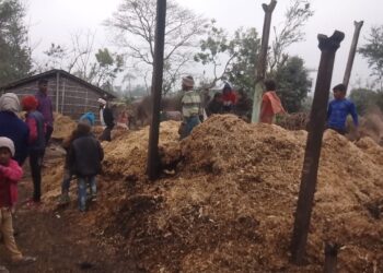 असामाजिक तत्वों ने दो घरों को फूंका,बाल-बाल बची लोगों की जान