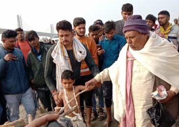 …और मां भारती की गोद में सदैव के लिए सो गए थल सेना के हवलदार अंकेश चौधरी,पुत्र आरभ ने दी मुखाग्नि,पार्थिव शरीर के दर्शन को ले उमड़ती रही भीड़