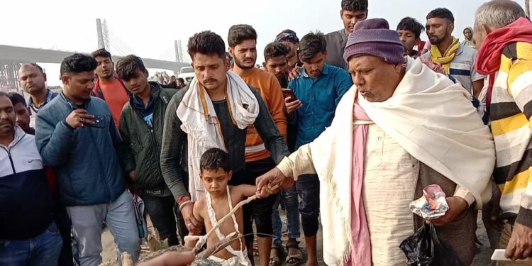 …और मां भारती की गोद में सदैव के लिए सो गए थल सेना के हवलदार अंकेश चौधरी,पुत्र आरभ ने दी मुखाग्नि,पार्थिव शरीर के दर्शन को ले उमड़ती रही भीड़