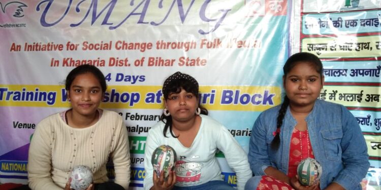 कार्यशाला के दूसरे दिन लोककला के तहत कठपुतली बनाने का मिला प्रशिक्षण,तो तीसरे दिन स्क्रिप्ट लेखन की दी गई जानकारी,खेल-खेल में प्रशिक्षु जान रहे अपनी पौराणिक परंपरा