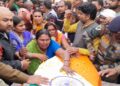 भारतीय सेना में JCOके पद पर कार्यरत खगड़िया के लाल प्रशांत कुमार उर्फ अवधेश को नम आंखों से दी गई अंतिम विदाई,सैनिक सम्मान के साथ दुधैला गंगा घाट पर किया गया उनका अंतिम संस्कार,बड़े पुत्र सोलजर ने दी मुखाग्नि, मुंबई स्थित सेना के अस्पताल में हो गया था निधन