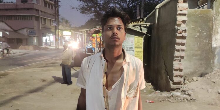 युवक का अपहरण कर बंदूक के बट से जमकर की मारपीट, बुरी तरह जख्मी युवक को मृत समझकर छोड़ा,पीड़ित ने शेरगढ़ के लोगों पर लगाया घटना को अंजाम देने का आरोप