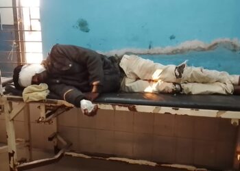 मजदूरी करने को ले दोस्तों के साथ दिल्ली जाने की तमन्ना नहीं हो सकी पूरी, महेशखूंट पहुंचकर ट्रेन पकड़ने से पहले बेलदौर में ऑटो पलटने के कारण दोनों यात्री गंभीर रुप से जख्मी,एक बेहतर चिकित्सार्थ रेफर