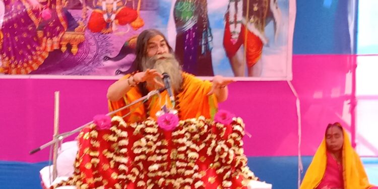 श्रीमद्भागवत कथा ज्ञान महायज्ञ के चौथे दिन कृष्णावतार को ले उमड़ी श्रद्धालुओं की भीड़, भागवत कथा की बह रही गंगा में घंटों डुबकी लगाते रहे श्रद्धालुगण