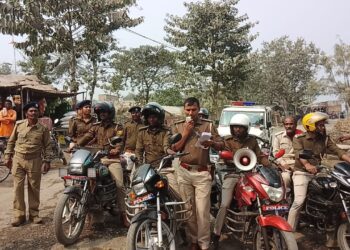 …और जब जनता का विश्वास ढ़ूंढ़ने को ले पुलिस ने निकाली जनसहभागिता मोटरसाइकिल रैली,लोगों ने की सराहना,थानेदार ने पुलिस-पब्लिक के बीच तारतम्य स्थापित रखने पर दिया बल