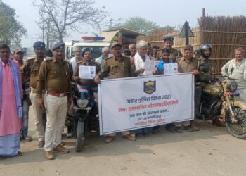 बिहार पुलिस दिवस सप्ताह के बीच जगह-जगह निकाली जा रही जन सहभागिता बाइक रैली, बहादुरपुर थाना पुलिस ने आम लोगों से सम्पर्क कर लिखाया मोबाइल नंबर,कहा नशा और अफवाहों से रहें दूर, पुलिस से करें संपर्क, समस्याओं का होगा निदान