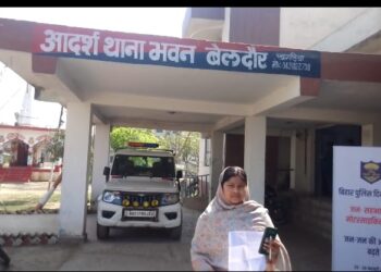 प्राथमिक स्वास्थ्य केन्द्र में प्रसव वेदना से पीड़ित महिलाओं से एएनएम मांगती हैं एक हजार रुपये,पूर्व मुखिया ने किया विरोध तो बीसीएम ने धक्का-मुक्की कर पीएचसी से बाहर निकाला,मामला पहुंचा थाना