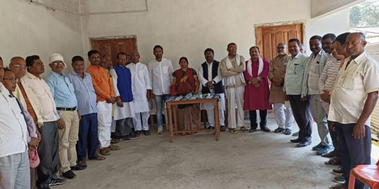 महिला प्रतिनिधि सम्मेलन की सफलता को ले जदयू द्वारा आयोजित बैठक में पूर्व विधायक पूनम यादव ने खगड़िया से अव्वल उपस्थिति रहने की कही बात,तो बबलू मंडल ने कहा-नीतीश कुमार के नेतृत्व में महिलाओं को बढ़ा है सम्मान