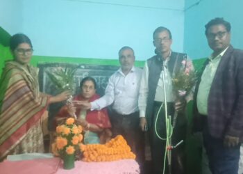 शिक्षक पद से सेवानिवृत्त तो होते हैं…लेकिन जिम्मेदारियों से कभी नहीं होते निवृत्त,समारोह आयोजित कर सेवानिवृत्त शिक्षिका कुमारी कुमकुम को दी गई विदाई