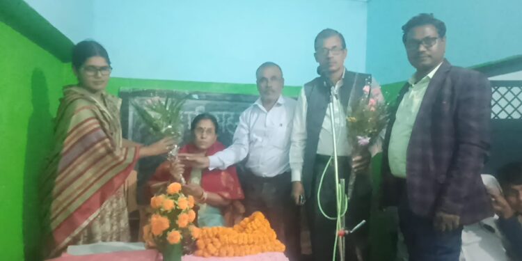 शिक्षक पद से सेवानिवृत्त तो होते हैं…लेकिन जिम्मेदारियों से कभी नहीं होते निवृत्त,समारोह आयोजित कर सेवानिवृत्त शिक्षिका कुमारी कुमकुम को दी गई विदाई