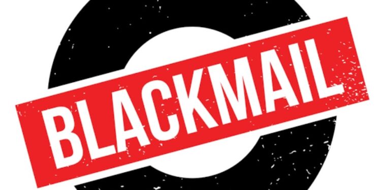 ब्लैकमेल करने के लिए युवती का अभद्र फोटो नेपाली मोबाइल से किया वायरल,तरह-तरह से करता है प्रताड़ित,दिल्ली एयरपोर्ट पर कार्यरत है युवती