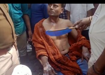 शार्ट सर्किट से किराना के थौक विक्रेता की दुकान में लगी भीषण आग,बच्चे को बचाने के दौरान दुकान मालिक भी झुलसे, अग्निकांड में लाखों की संपत्ति जलकर राख