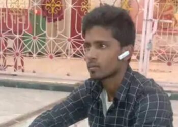 अनियंत्रित होकर बाइक सड़क किनारे पेड़ से जा टकराई,एक बाइक सवार युवक की मौके पर ही दर्दनाक मौत,दूसरे की हालत गंभीर, शादी समारोह में शिरकत कर वापस लौटने के दौरान हुआ हादसा