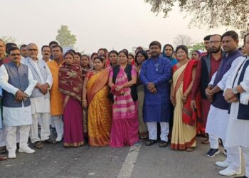 पटना में आयोजित होने वाले महिला प्रतिनिधि सम्मेलन में भाग लेने को ले खगड़िया से जदयू कार्यकर्त्ता का जत्था रवाना