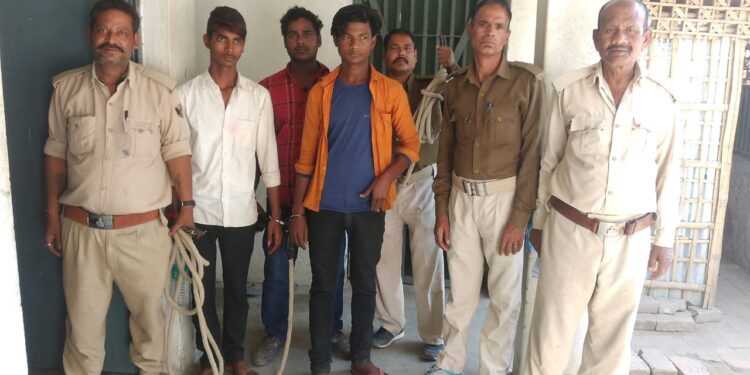 पसराहा थाना पुलिस ने चोरी के मामले में दो को दबोचा,एक शराबी भी धराया