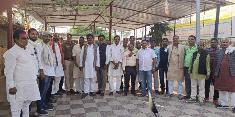 गोगरी थाना परिसर में बैठक आयोजित कर थानेदार ने कह दिया साफ-साफ… होली पर्व पर डीजे बजाने वालों के विरुद्ध होगी कानूनी कार्रवाई, शांति,सतर्कता एवं चौकसी के साथ संपन्न कराएं होली