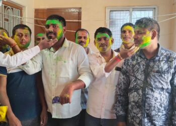 होली मिलन समारोह आयोजित कर लोजपा (रामविलास)के नेताओं और कार्यकर्ताओं ने एक दूसरे को दी होली की शुभकामनाएं