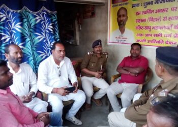 होली मिलन समारोह का आयोजन कर लोगों ने एक दूसरे को अबीर-गुलाल लगाया,थानेदार रोबिन ने कहा-किसी भी कीमत पर नहीं बजेगा डीजे