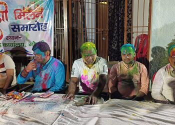 शांति और उल्लास के बीच लोगों ने मनाई होली,होली मिलन समारोह आयोजित कर एसडीओ ने खेली होली,शांतिपूर्ण माहौल में होली सम्पन्न कराने को ले लोगों ने जिला प्रशासन को दिया साधुवाद