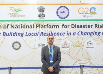 गृह मंत्रालय द्वारा आयोजित आपदा जोखिम न्यूनीकरण के लिए राष्ट्रीय मंच पर खगड़िया के डीएम डॉक्टर आलोक रंजन को सम्मान स्वरुप प्रदान किया गया हरित प्रमाण पत्र, बधाईयों का तांता