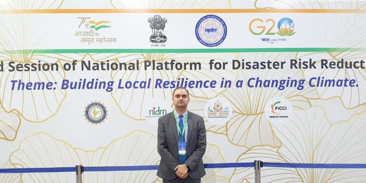 गृह मंत्रालय द्वारा आयोजित आपदा जोखिम न्यूनीकरण के लिए राष्ट्रीय मंच पर खगड़िया के डीएम डॉक्टर आलोक रंजन को सम्मान स्वरुप प्रदान किया गया हरित प्रमाण पत्र, बधाईयों का तांता