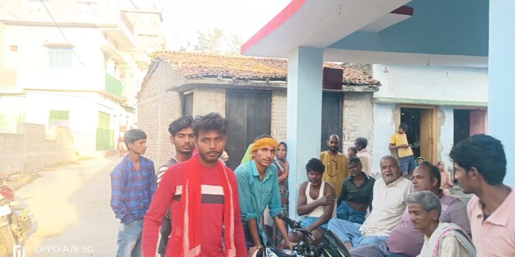 सामुदायिक भवन का ताला नहीं खुलने से नाराज स्थानीय युवाओं ने वीडियो बनाकर किया वायरल, मामले की जांच करने पहुंचे बीडीओ