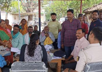 गोगरी और बेलदौर थाना परिसर में जनता दरबार आयोजित,भूमि विवाद से संबंधित कई मामले निष्पादित