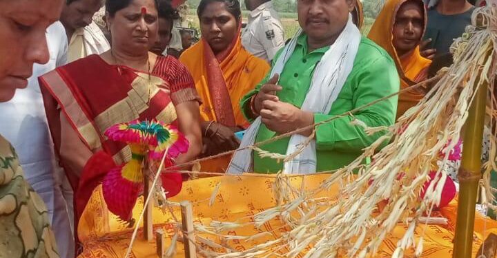 पंच तत्व में विलीन हो गए संत कार्तिक साहेब,अंतिम दर्शन को उमड़ी भीड़,पूर्व विधायक पूनम यादव सहित सैकड़ों लोगों ने दी भावभीनी श्रद्धांजलि