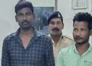 शराबबंदी के बाद से नशीली दवाओं के आदि हुए युवा प्रतिबंधित दवाओं का कर रहे सेवन…भारी मात्रा में प्रतिबंधित नशीली दवाई के साथ दो गिरफ्तार