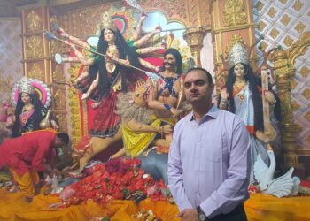जिलाधिकारी ने की महद्दीपुर दुर्गा मंदिर में पूजा अर्चना,डीएम और एसपी ने मेला में सुरक्षा व्यवस्था का लिया जायजा,कहा-असामाजिक तत्वों पर रहेगी पैनी नजर
