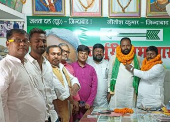 जदयू कार्यालय में कानू संघ के अध्यक्ष को किया गया सम्मानित…दो अप्रैल को आयोजित होने वाला भीम चौपाल रहेगा ऐतिहासिक:बबलू मंडल