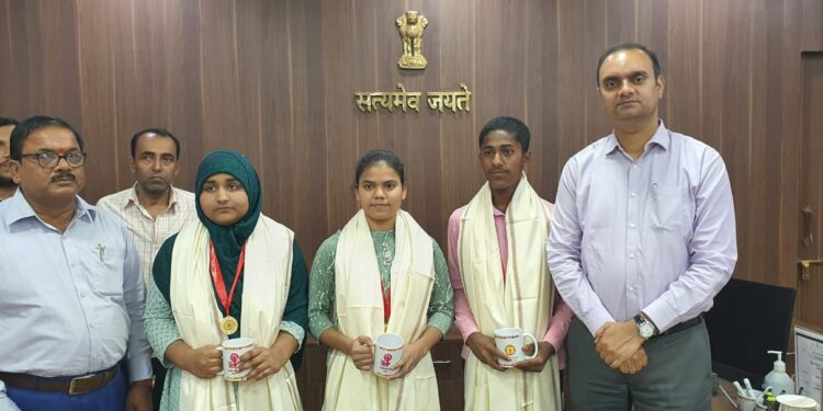 बेटियां शिक्षा सहित किसी भी क्षेत्र में नहीं हैं कम: डॉक्टर आलोक रंजन घोष