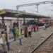 …और जब बिना सूचना के प्लेटफार्म पर पहुंच गई ट्रेन, रहा अफरातफरी का माहौल