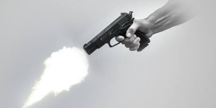 बेखौफ हुए अपराधियों ने वार्ड सदस्य की गोली मारकर कर दी हत्या,पूर्व में वार्ड सदस्य के पिता को भी निर्मम तरीके से उतार दिया गया था मौत के घाट,पड़ताल में जुटी पुलिस