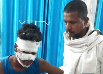 फिर सामने आया युवाशक्ति का मानवीय चेहरा,जिलाध्यक्ष ने जख्मी युवक को अस्पताल पहुंचाकर किया मानवता का मिसाल पेश