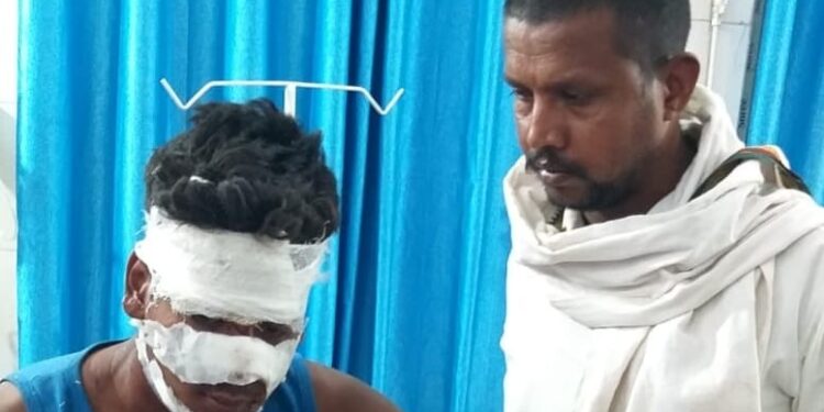 फिर सामने आया युवाशक्ति का मानवीय चेहरा,जिलाध्यक्ष ने जख्मी युवक को अस्पताल पहुंचाकर किया मानवता का मिसाल पेश