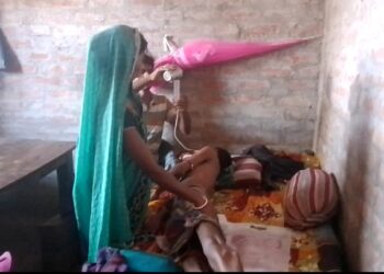 सड़क दुर्घटना में गंभीर रुप से जख्मी हुए युवक का चंदे के पैसे से हो रहा इलाज,जिंदगी और मौत से जूझ रहे अजय की जिंदगी के लिए परिजनों को है किसी मसीहे की तलाश