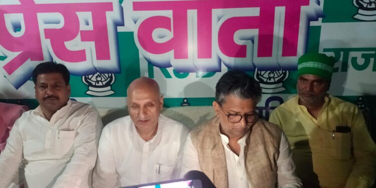 शिक्षा मंत्री प्रोफेसर चन्द्रशेखर ने केन्द्रीय गृह मंत्री अमित शाह पर खूब कसा तंज,कहा-उनके पैर जहां भी पड़ते हैं…वहां हो जाता है दंगा,बिहार के मुखिया नीतीश कुमार को बताया विकास का शिल्पकार