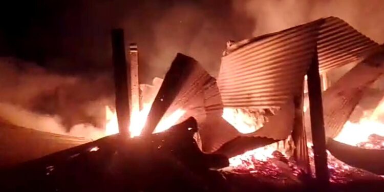 अलौली में अलग-अलग जगहों पर अग्निदेव ने मचाया तांडव,लाखों का सामान स्वाहा