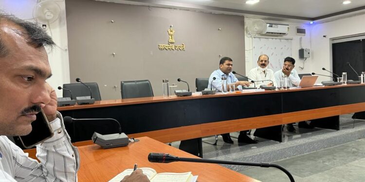 जिला सांख्यिकी पदाधिकारी से आखिर क्यों नाराज हुए डीएम अमित कुमार पाण्डेय!स्पष्टीकरण प्राप्त करने का जारी किया निर्देश