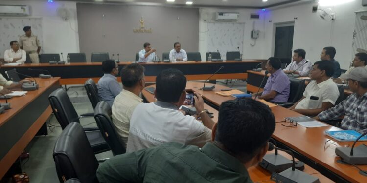 जिन शिक्षकों एवं कर्मियों की कार्यशैली में नहीं हो रहा सुधार,वैसे लोगों को निलंबित करने की करें अनुशंसा:अमित कुमार पांडेय