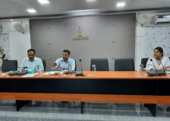 समेकित बाल विकास योजनाओं की समीक्षा बैठक आयोजित, मार्गदर्शिका-2022के आलोक में आंगनवाड़ी सेविका और सहायिकाओं का नियामानुसार चयन जरुरी:डीएम