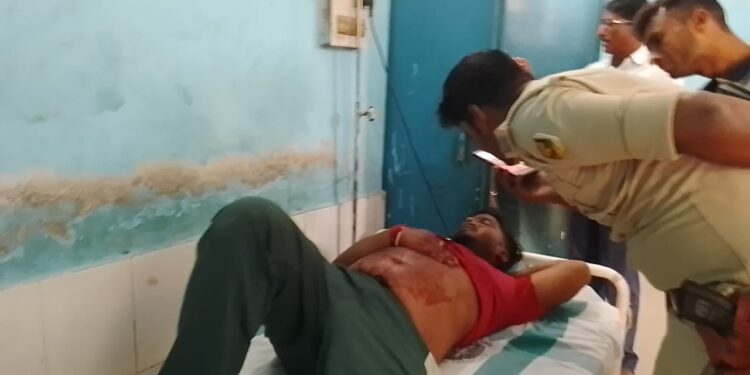 जमीनी विवाद को लेकर चली दर्जनों चक्र गोलियां, गोली लगने से एक युवक जख्मी, रेफर